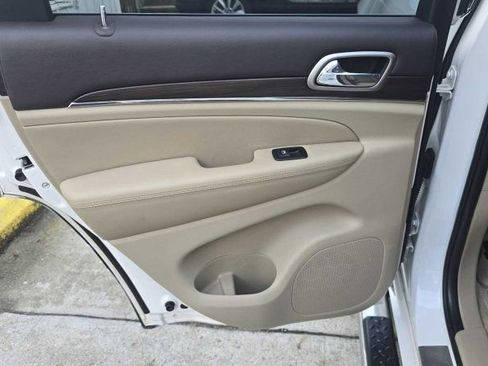 Used 2018 Jeep Grand Cherokee Overland image 31