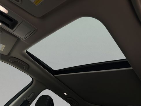 Used 2025 Honda Pilot Touring image 21