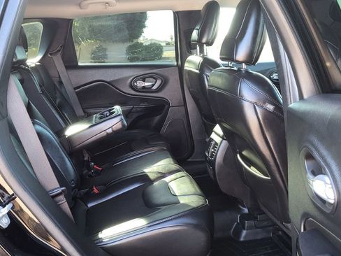 Used 2019 Jeep Cherokee Latitude Plus image 22