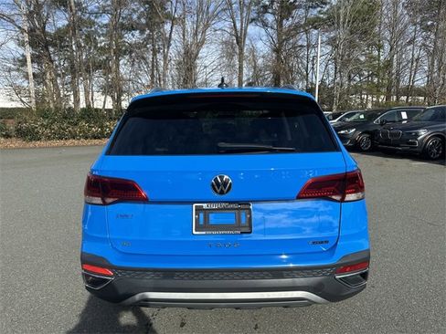 Used 2022 Volkswagen Taos SE w/ Panoramic Sunroof Package image 4