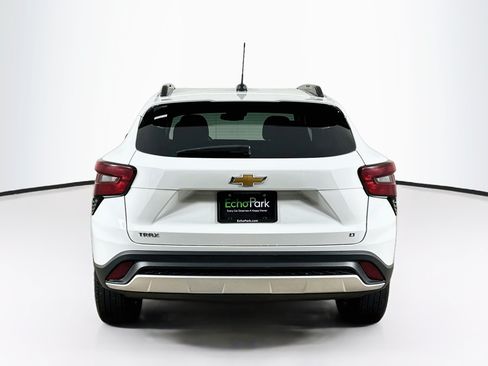 Used 2025 Chevrolet Trax LT w/ LT Convenience Package FWD image 7