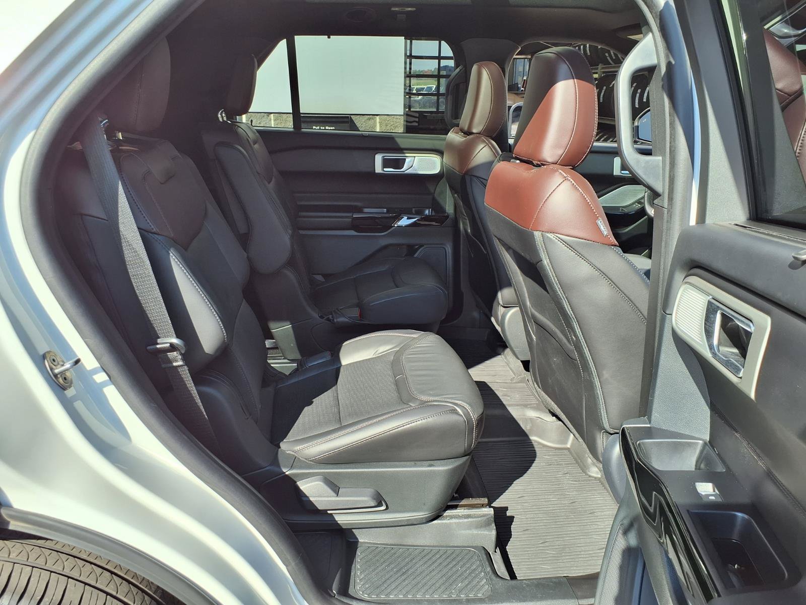 Certified 2023 Ford Explorer Platinum w/ Technology Package AWD/4WD image 9