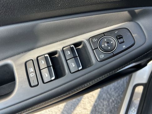 Used 2020 Hyundai Santa Fe Limited image 20