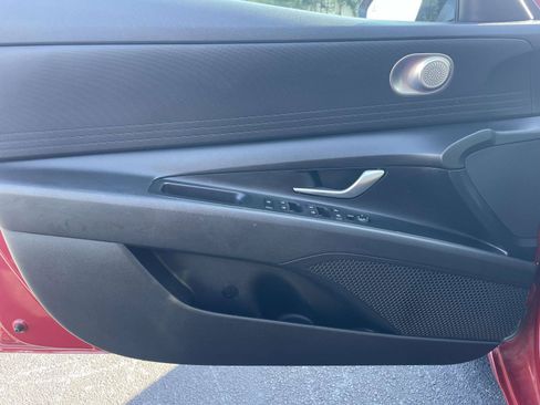 Used 2022 Hyundai Elantra SEL FWD image 14