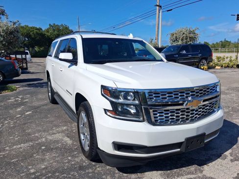 Used 2016 Chevrolet Suburban LT RWD image 4