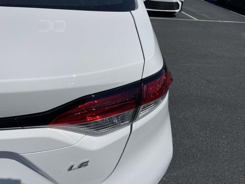 Used 2025 Toyota Corolla LE image 26