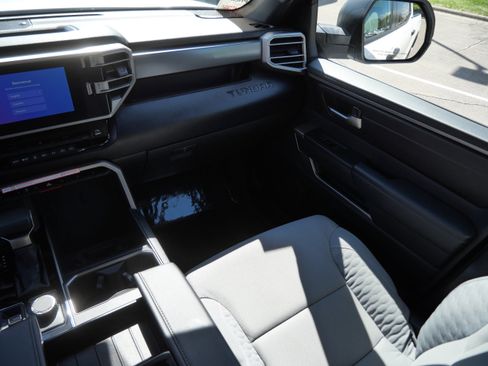 Used 2025 Toyota Tundra SR5 AWD/4WD image 12