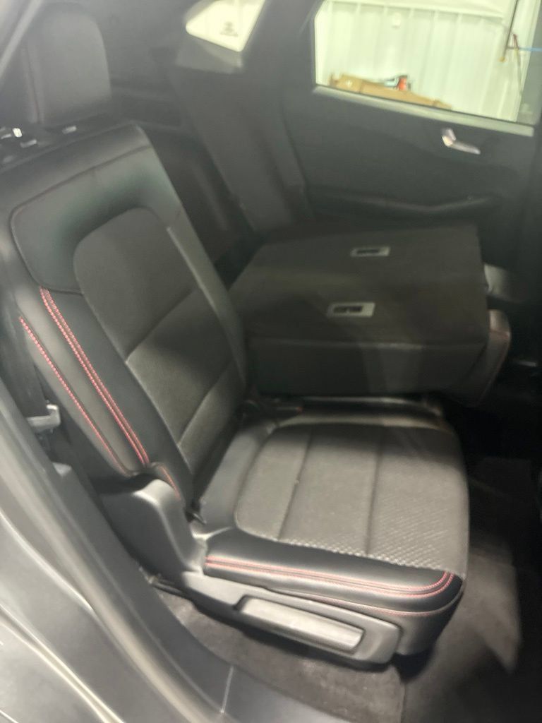 Used 2025 Ford Escape ST-Line FWD image 31