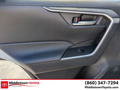 Used 2025 Toyota RAV4 XLE image 28