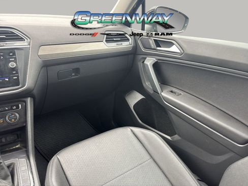 Used 2019 Volkswagen Tiguan SE image 10