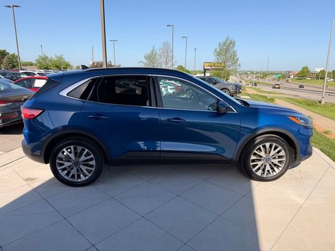 Used 2022 Ford Escape Titanium AWD/4WD image 9