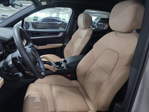 Certified 2026 Porsche Cayenne AWD/4WD image 5