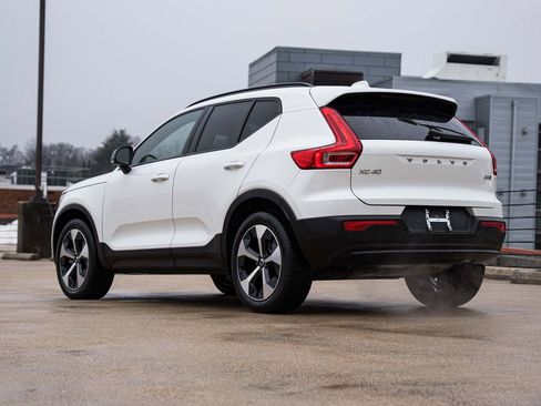 Certified 2025 Volvo XC40 B5 Plus image 5