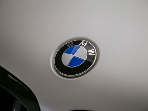 Used 2022 BMW X6 xDrive40i w/ M Sport Package AWD/4WD image 9