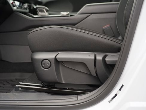 New 2026 Mitsubishi Outlander ES image 13