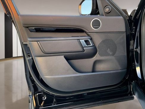 Certified 2023 Land Rover Discovery S AWD/4WD image 18
