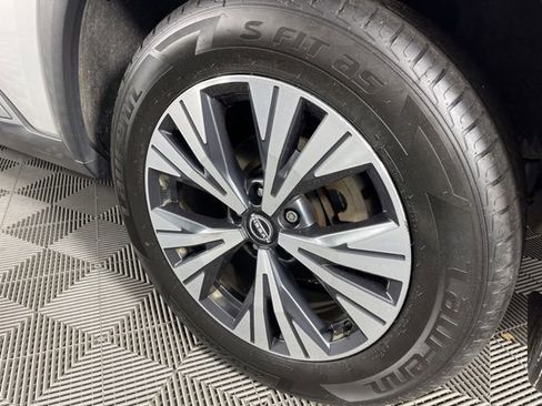 Used 2022 Nissan Rogue SV FWD image 13
