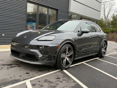 New 2025 Porsche Macan 4S Electric image 1