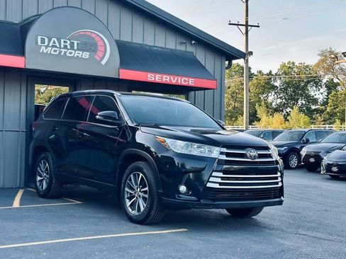 Used 2019 Toyota Highlander XLE image 1