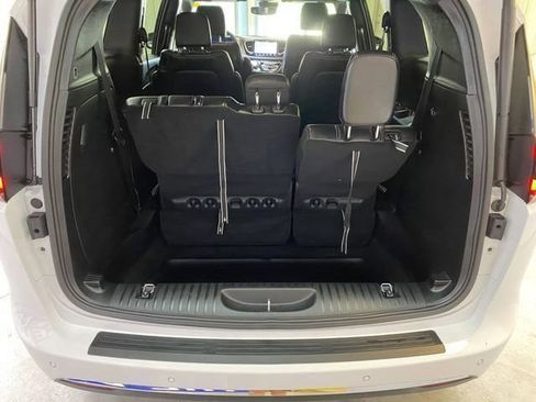 Used 2026 Chrysler Pacifica Select AWD/4WD image 30