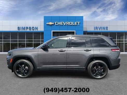 Used 2023 Jeep Grand Cherokee Altitude RWD image 5