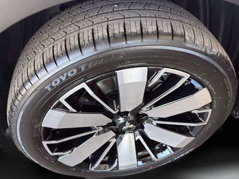 New 2026 Mitsubishi Outlander SEL FWD image 15