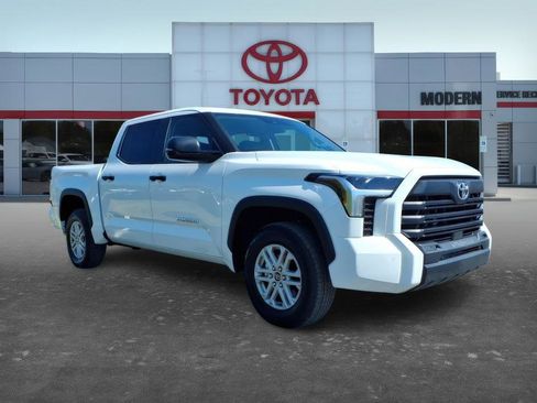 Used 2024 Toyota Tundra SR5 w/ SR5 Convenience Package RWD image 6