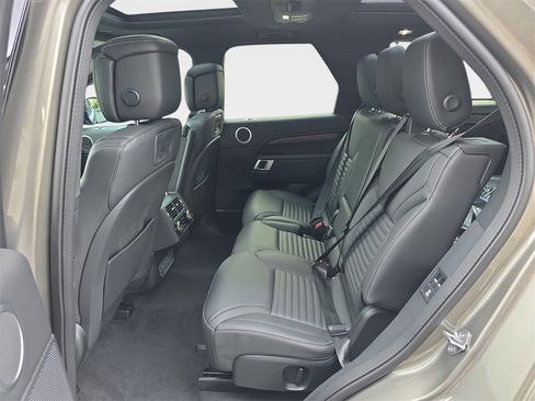 New 2025 Land Rover Discovery Dynamic SE image 15