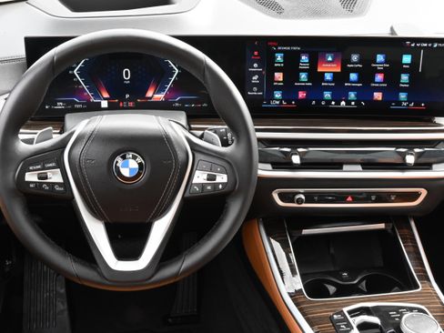 Certified 2025 BMW X5 xDrive40i w/ Premium Package image 14