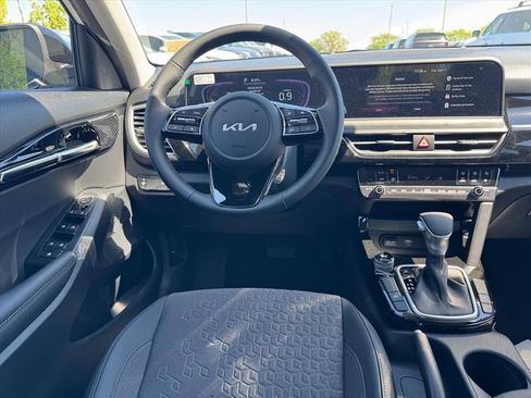 New 2026 Kia Seltos S FWD image 9