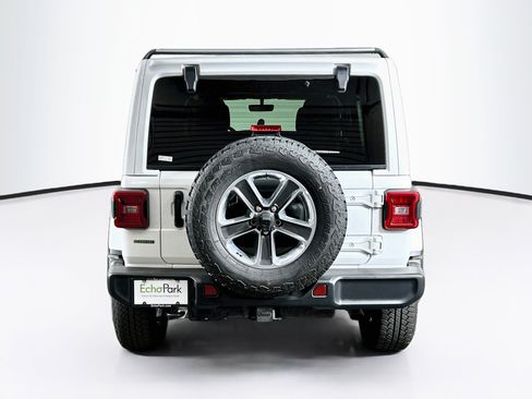 Used 2020 Jeep Wrangler Unlimited Sahara AWD/4WD image 7