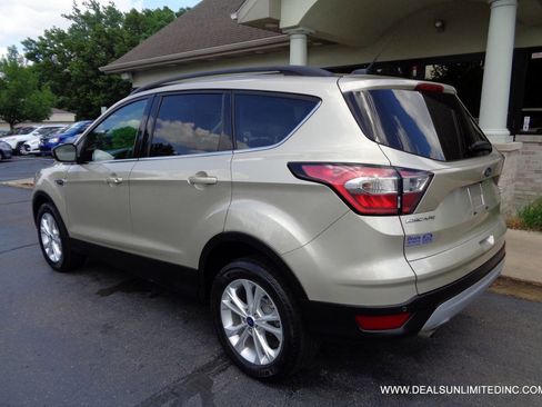 Used 2017 Ford Escape SE w/ Equipment Group 201A FWD image 4