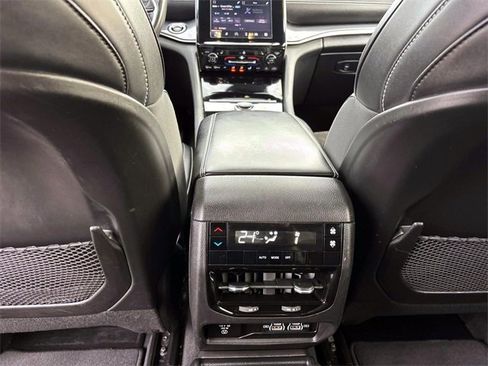 Used 2021 Jeep Grand Cherokee L Laredo image 12