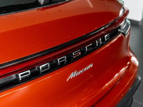 Certified 2024 Porsche Macan AWD/4WD image 11