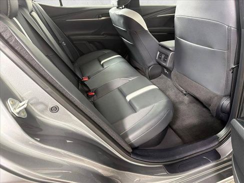 Used 2025 Toyota Camry SE FWD image 15