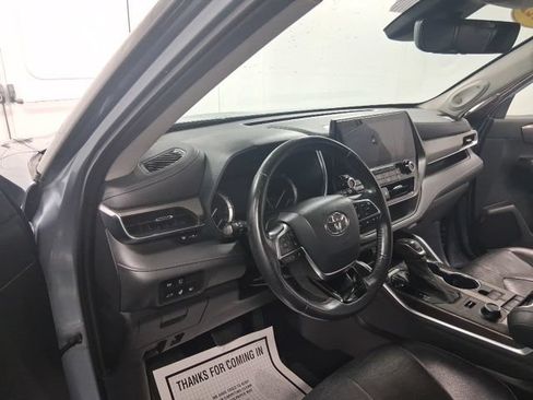 Used 2021 Toyota Highlander Limited AWD/4WD image 17