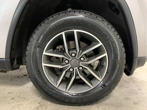 Used 2020 Jeep Grand Cherokee Limited AWD/4WD image 31