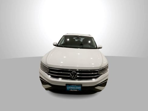 Used 2024 Volkswagen Tiguan SE image 3