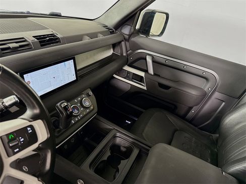 Used 2022 Land Rover Defender 90 X-Dynamic S image 26