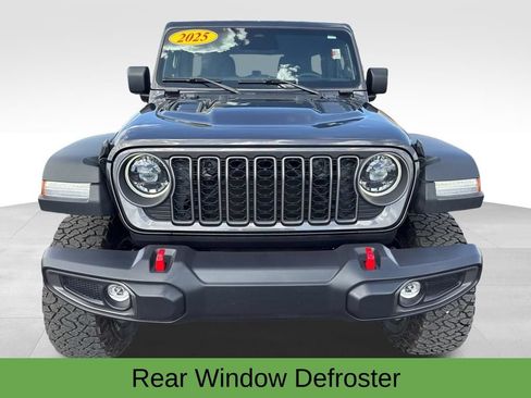 Used 2025 Jeep Wrangler Unlimited Rubicon w/ Convenience Group AWD/4WD image 11