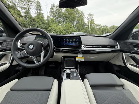 Used 2026 BMW X1 xDrive28i w/ Technology Package AWD/4WD image 17