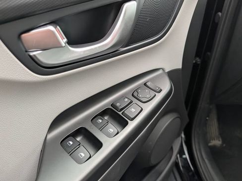 Used 2023 Hyundai Kona SE FWD image 14