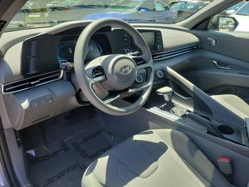 Used 2026 Hyundai Elantra SE image 13