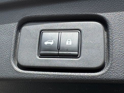Used 2023 Nissan Pathfinder SL w/ Black Appearance Package FWD image 10