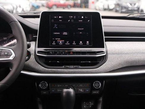 Used 2025 Jeep Compass Latitude w/ Sun & Sound Group AWD/4WD image 25