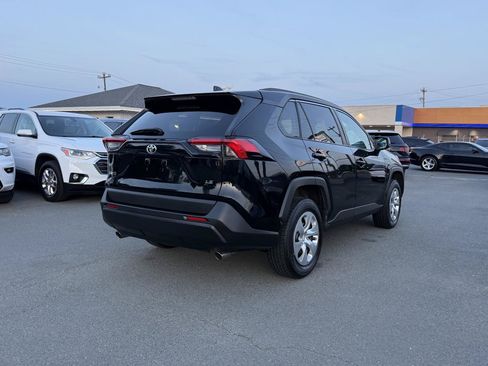 Used 2021 Toyota RAV4 LE FWD image 6