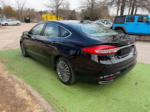 Used 2017 Ford Fusion SE w/ Fusion SE Technology Package image 7