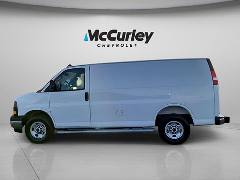 Used 2025 GMC Savana 2500 w/ Driver Convenience Package RWD image 4