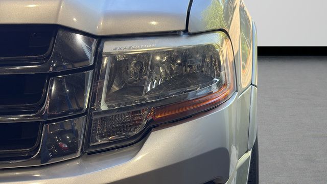 Used 2017 Ford Expedition XLT AWD/4WD image 32