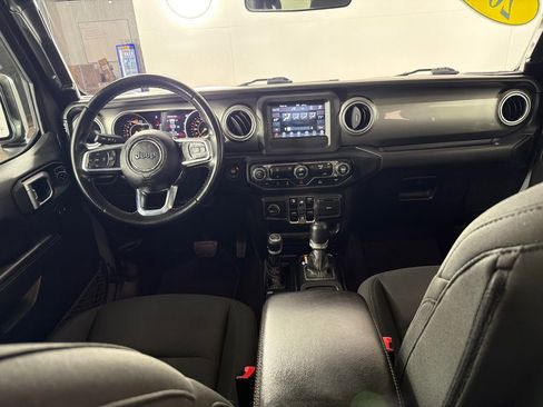 Used 2021 Jeep Wrangler Unlimited Sahara AWD/4WD image 26